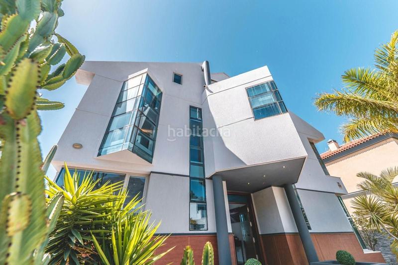 Foto bd1ad8ba-1d3a-4d2c-8eb9-b2bd4d03fc84. Xalet amb piscina a Playa Fañabé Alto Adeje