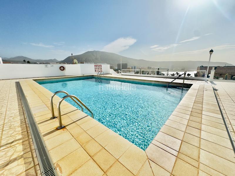 Foto c7bdc914-ccdb-4c1a-bd45-9c05de28b100. Apartament amb piscina a Los Cristianos Arona