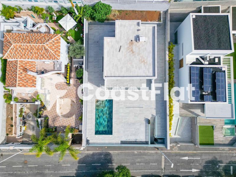 Foto 09ecad76-20b7-4b02-8168-40f68e06275f. Chalet moderna villa a estrenar!! en la prestigiosa zona de costa !! en Adeje