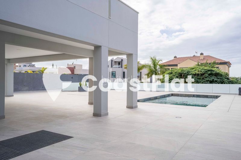 Foto 20b0b94c-d9c2-49de-a7b9-46570a7b66f7. Chalet moderna villa a estrenar!! en la prestigiosa zona de costa !! en Adeje