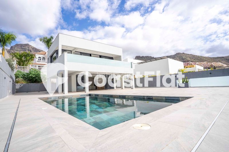 Foto 52b53a87-2bf3-4952-83ac-b8af1635744d. Chalet moderna villa a estrenar!! en la prestigiosa zona de costa !! en Adeje
