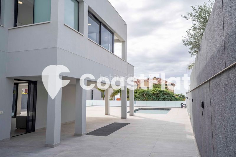 Foto d4a1fcad-a48e-4496-8906-6e2831403c88. Chalet moderna villa a estrenar!! en la prestigiosa zona de costa !! en Adeje