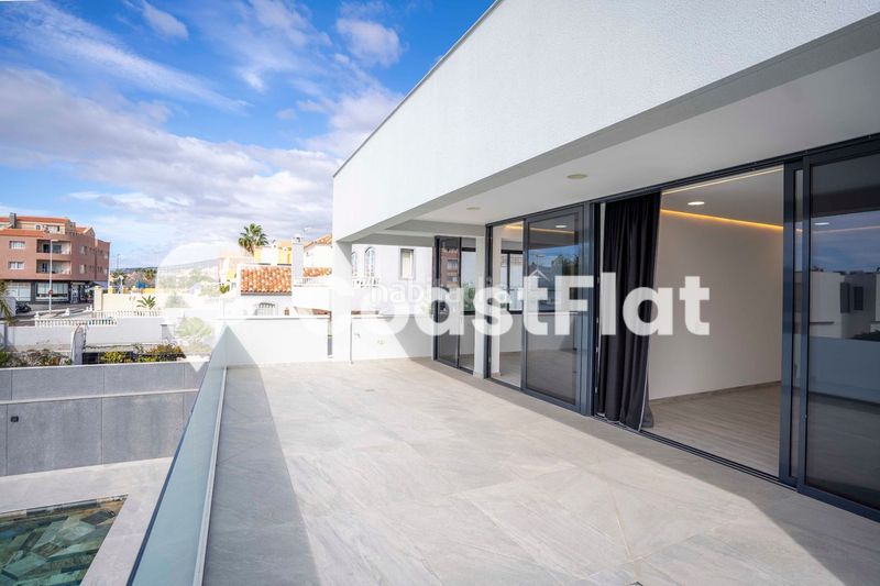 Foto e70ae871-7509-47b6-8900-ca446ba28775. Chalet moderna villa a estrenar!! en la prestigiosa zona de costa !! en Adeje