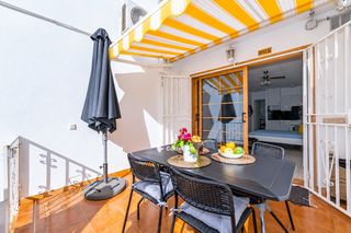 Estudi  De los pueblos. Encantador estudio con terraza y piscina en san eugenio bajo, co