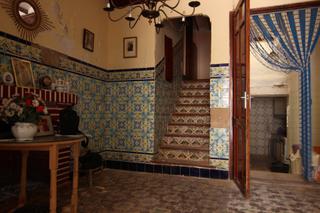Casa adossada a Teulada. Casa de pueblo tradicional española en el casco antiguo de teula