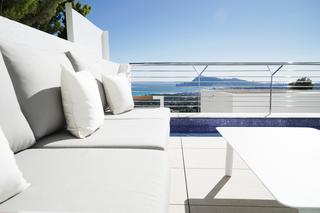 Casa en Altea la Vella. Moderna villa en urbanización privada con excelentes vistas al m