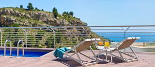 Casa en Altea la Vella. Moderna villa en urbanización privada con excelentes vistas al m