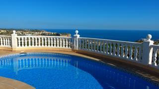 Maison à Cumbre del Sol. Villa familiar de 5 dormitorios con impresionantes vistas al mar