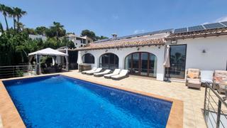 Maison à Casco Urbano. Preciosa villa con vistas al mar y a un paso de moraira