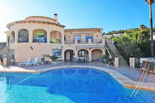 Casa a Benicolada - Las Adelfas. Villa de 6 dormitorios con una parcela