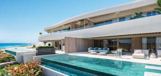 Casa aparellada a Las Chapas - Alicate Playa. Nueva promoción de lujo en primera línea de playa en marbella