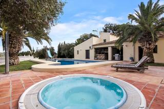 Casa a Benissa Pueblo. Finca con casa de invitados independiente y espectaculares vista
