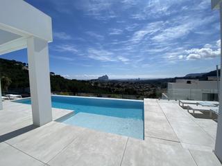 Casa a La Empedrola. Proyecto único de villa moderna con fantásticas vistas al peñón