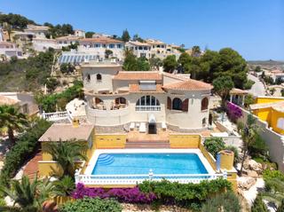 Maison à Cumbre del Sol. Impresionante villa de estilo mediterráneo con fantásticas vista