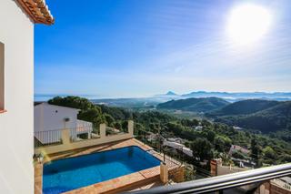 Casa en Oliva Pueblo. Impresionante villa independiente con increíbles vistas panorámi