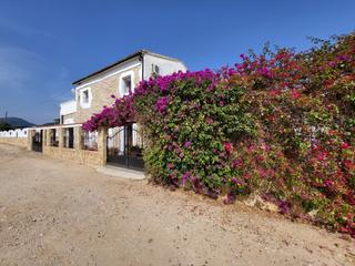 Casa en Oliva Pueblo. Precioso chalet reformado, 4 dormitorios, 3 baños, piscina, vist