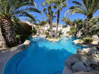 Maison à Casco Urbano. Hermosa villa con piscina excepcional a poca distancia de morair