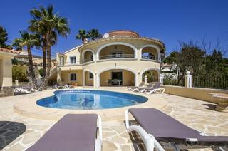 Casa en Casco Urbano. Magnifica villa familiar en moraira