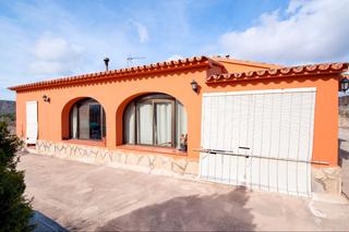 Casa a Benissa Pueblo. Una finca grande en un barrio tranquilo de benissa