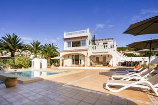 Maison à Casco Urbano. Villa mediterránea independiente en moraira