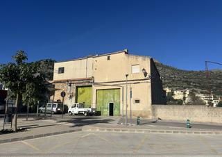 Local Comercial a Tormos. Renueve una fábrica histórica con un gran terreno y vistas impre