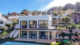 Casa a Centro Ciudad. Impresionante villa nueva de 3 dormitorios con piscina y vistas