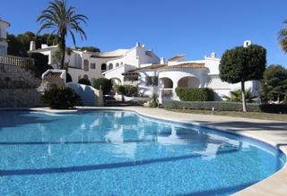 Maison jumelée à Casco Urbano. Chalet adosado de alta calidad, dentro de la urbanización pueblo