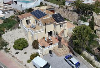 Casa a Cala Advocat-Baladrar. Amplia villa con fantásticas vistas al mar