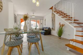 Appartement à Cumbre del Sol. Dúplex reformado con vistas al mar