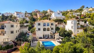 Maison à Pedreguer. Impresionante villa de 5 dormitorios con vistas al mar en monte