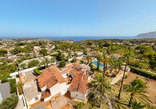 Casa a Benissa Pueblo. Fabulosa villa española con vistas al mar, cerca de cala baladra
