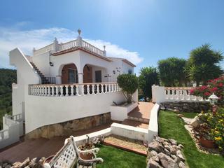 Casa en Oliva Pueblo. Villa independiente con piscina privada y vistas panorámicas en