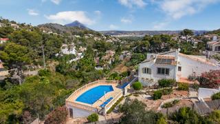 Maison à Centro Ciudad. Preciosa villa reformada de 4 dormitorios en la codiciada zona d