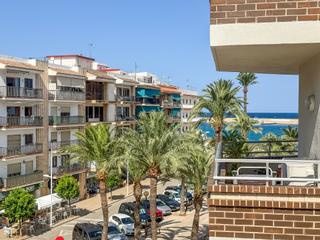 Apartament a Centro Ciudad. Amplio apartamento de 3 dormitorios con vistas al mar en ubicaci