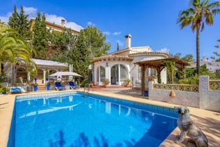 Maison à Casco Urbano. Encantadora villa de una sola planta en una zona tranquila a 5 m