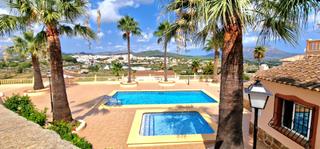 Doppelhaus in Centro. Encantadora villa con vista panorámica al valle y al mar