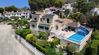 Maison à Casco Urbano. Charming 4bedroom villa with sea views in moraira