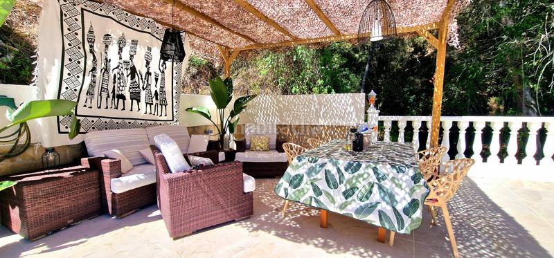 Foto 3885ea3a-3e94-49c3-b6a9-b5b3649e7f64. Casa encantadora villa renovada en una zona verde cerca de la playa de baladrar en Benissa