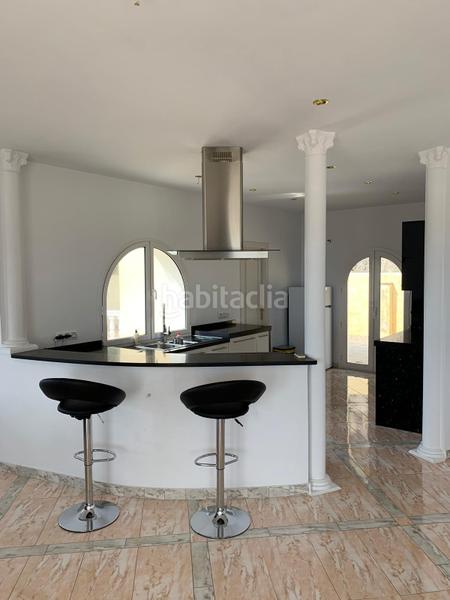 Foto 8bcbc84d-fb00-471f-a62e-bf33834a6f85. Casa con parcheggio piscina in Benicolada - Las Adelfas Calp