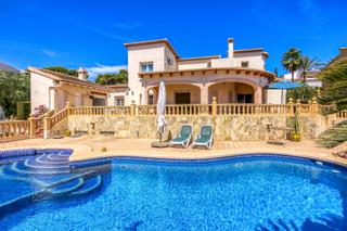 Maison à Casco Urbano. Fantástica villa a poca distancia a pie de moraira