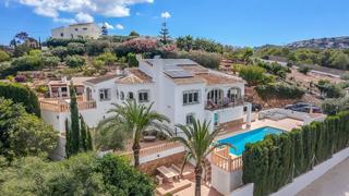 Maison à Centro Ciudad. Villa mediterránea en venta en la codiciada zona de pinosol