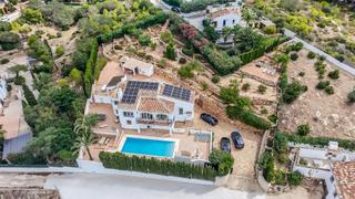 Maison à Centro Ciudad. Villa mediterránea en venta en la codiciada zona de pinosol
