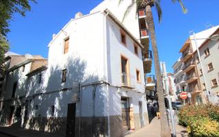 Semi detached house in Centro Ciudad. Casa tradicional en el casco antiguo de jávea
