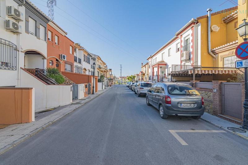Foto d856b21f-c162-451d-a21e-9472ab965eb4. Casa adosada en zoraida cúllar vegacasa en Híjar Gabias (Las)