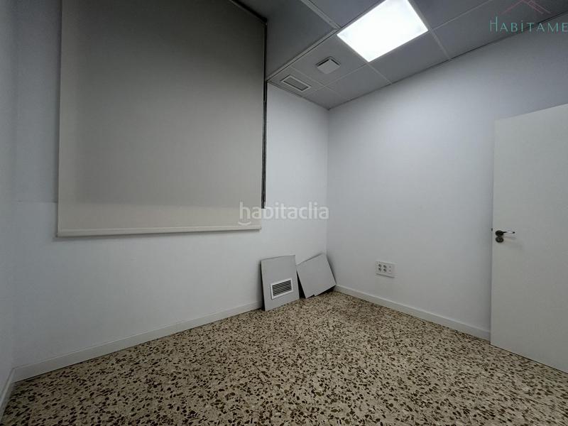 Foto 3562cc9b-6ba8-488b-b731-b7a16825f2b0. Locale commerciale in federico mayo 23 in Barrio de Zaidín Granada