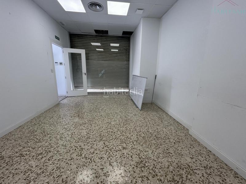 Foto ca6d784e-92e8-433e-8f8c-66a1fb7a0845. Locale commerciale in federico mayo 23 in Barrio de Zaidín Granada