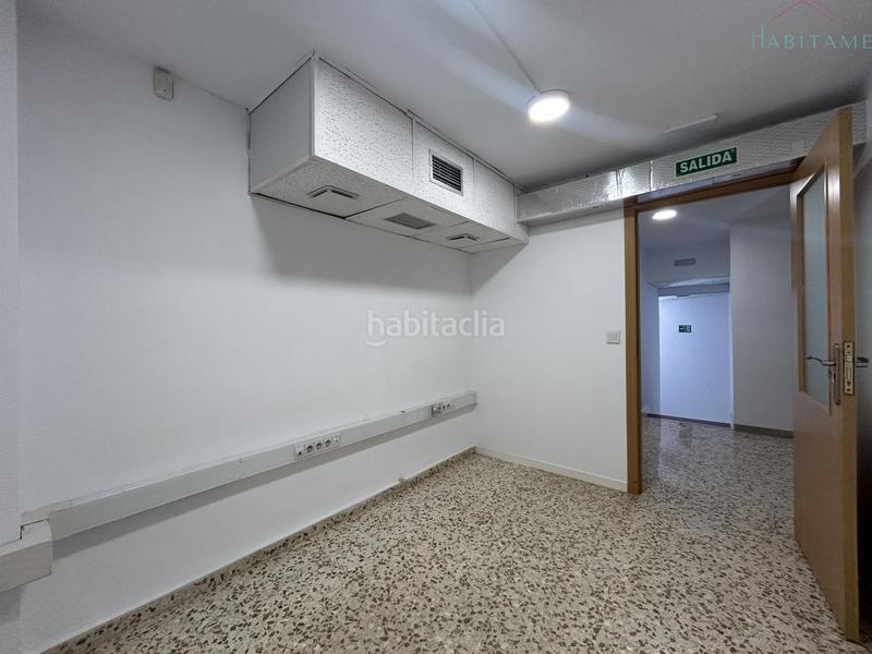 Foto f3a06d95-1df7-40f3-bd85-8825081027fc. Locale commerciale in federico mayo 23 in Barrio de Zaidín Granada