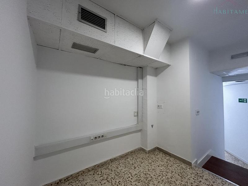 Foto f9aece8e-bacd-44fa-9f75-9e6fc3125b77. Locale commerciale in federico mayo 23 in Barrio de Zaidín Granada