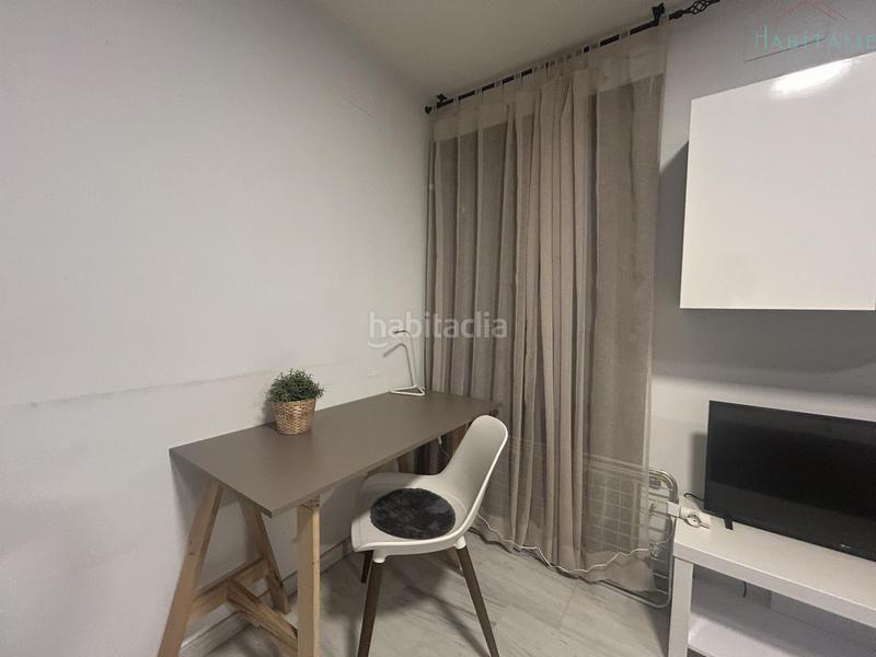 Foto 389fa30c-4395-4b8a-ac8f-43e12640ba49. Location appartement dans jardines 10 dans Centro - Sagrario Granada