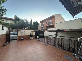 Casa pareada en Las tres cruces 2. Ogíjarescasa